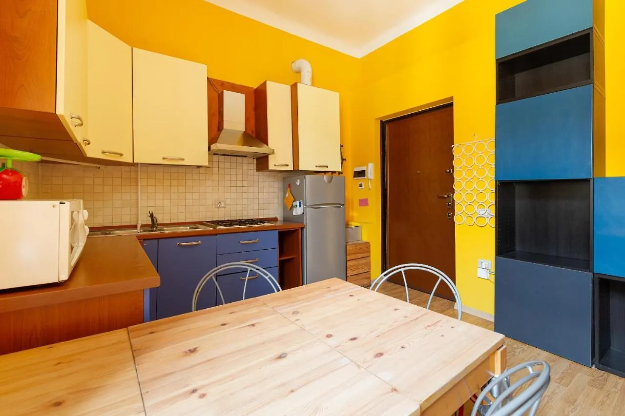 Milano Viale Umbria Colorful Apartment Italy